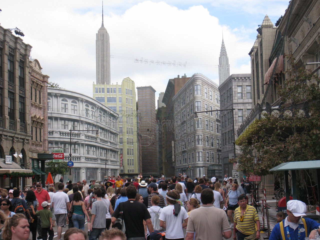 Vacation 2007-12 - Beaches Disney Hotels 0766.jpg - On the 2007-08 Florida vacation we visited beaches from Fort Myers to Sanibel Island sampling local food along the way. Green water and white sugar beaches! Arriving at Disney World we visited several of the theme resorts.